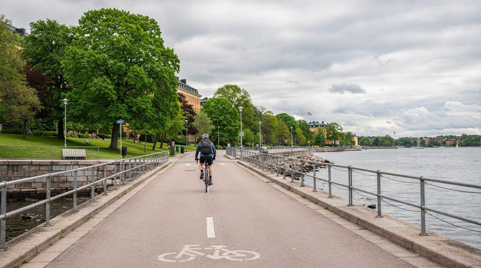 Cycling in Stockholm: routes, bike rental and practical tips — Cycling in Stockholm 2026: where to rent bikes, the best routes (Djurgården loop