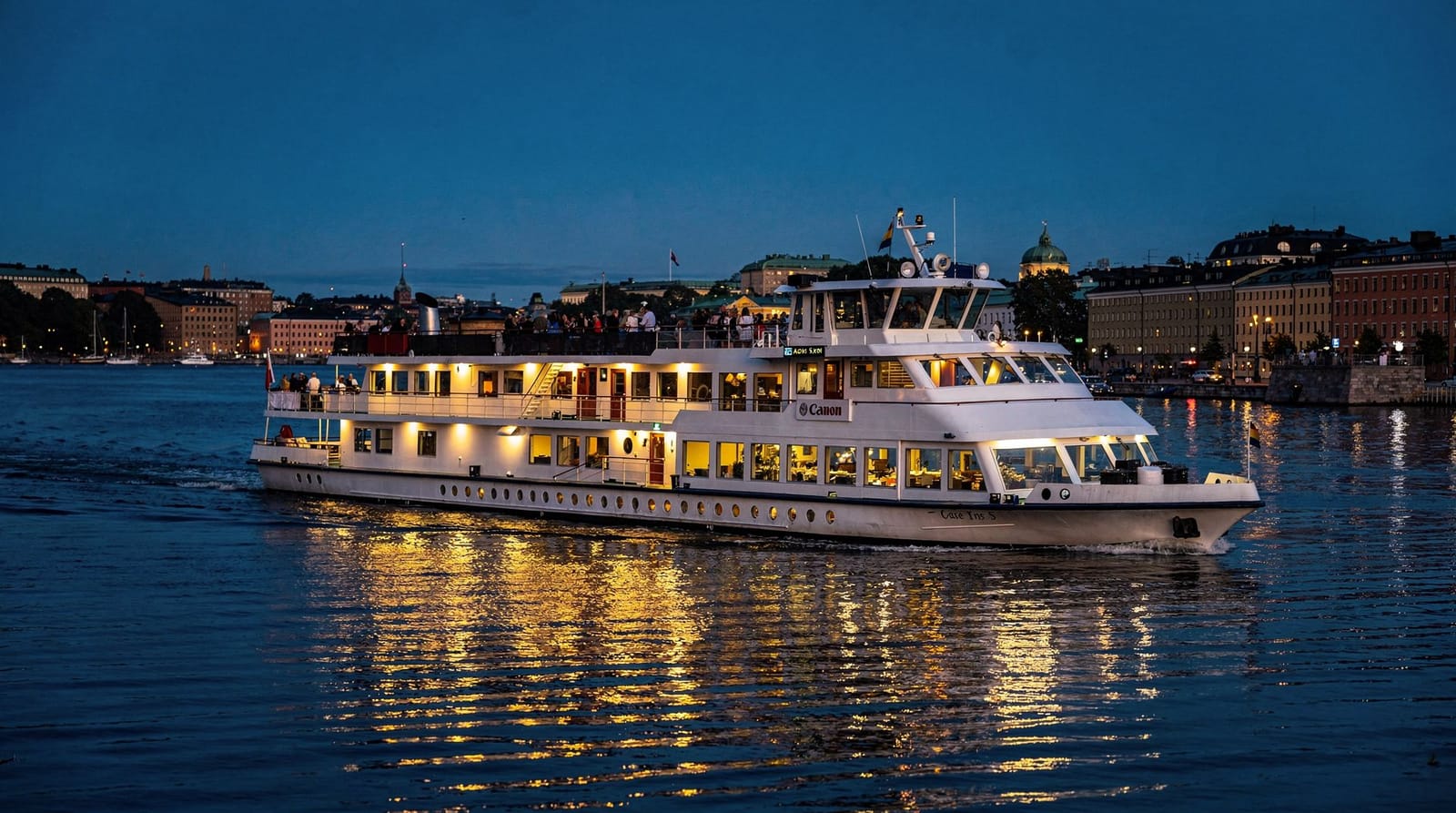 Stockholm dinner cruise guide: what to expect and whether it's worth it — Honest guide to Stockholm dinner cruises: prices (1100–1800 SEK pp), what's incl