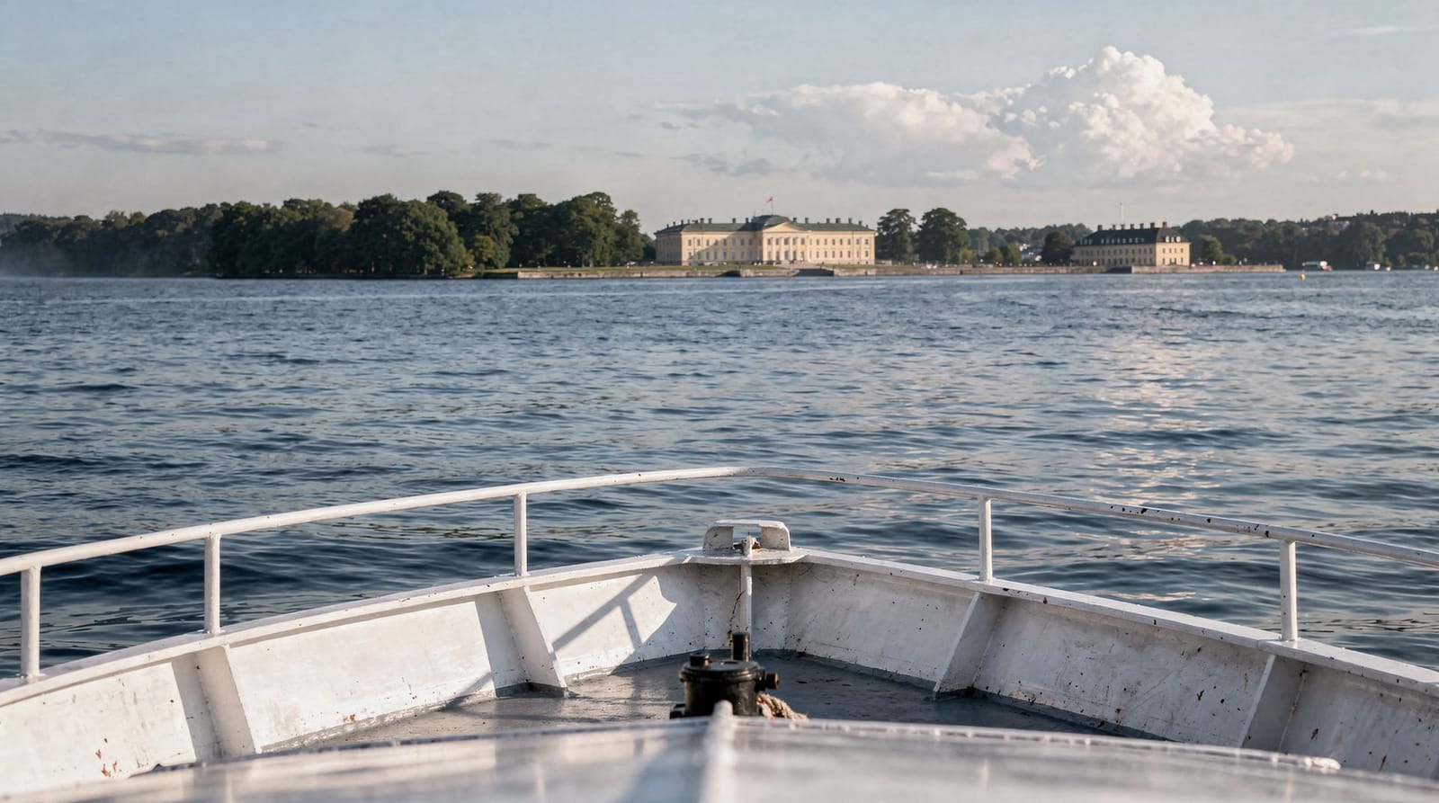 Drottningholm by boat: the complete guide to reaching the palace by water — Guide to the Drottningholm Palace boat: Strömma summer ferry from Stadshusbron, 