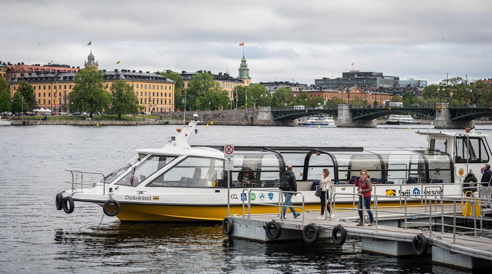 Stockholm: hop-on hop-off bus & boat with audio guide