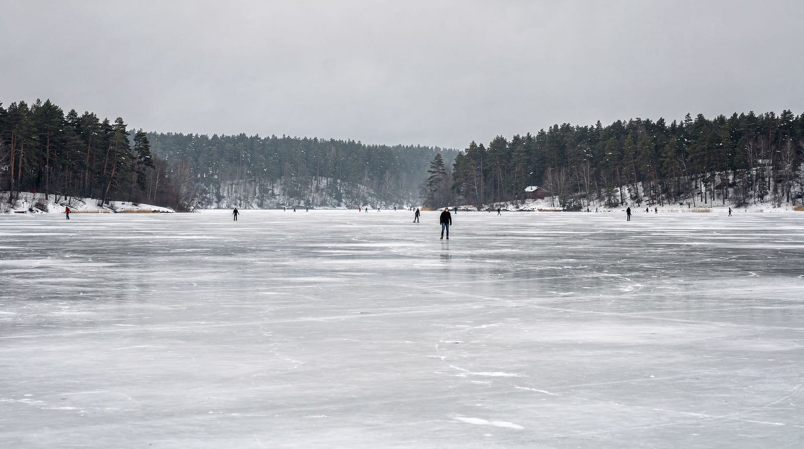 Ice skating in Stockholm: rinks, lakes, and long-distance tours — Complete guide to ice skating in Stockholm: free outdoor rinks, skate rentals, l