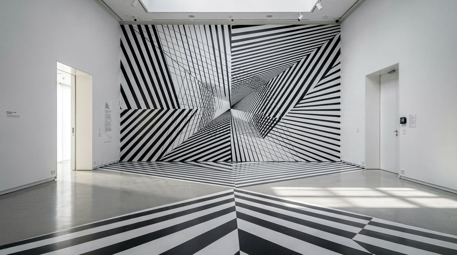 Paradox Museum Stockholm guide: optical illusions and Instagram moments — Guide to the Paradox Museum on Drottninggatan: what optical illusion experiences