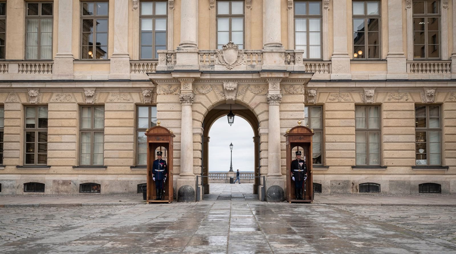 Royal palaces — The Royal Palace in Gamla Stan, baroque Drottningholm (UNESCO), and Gripsholm Ca