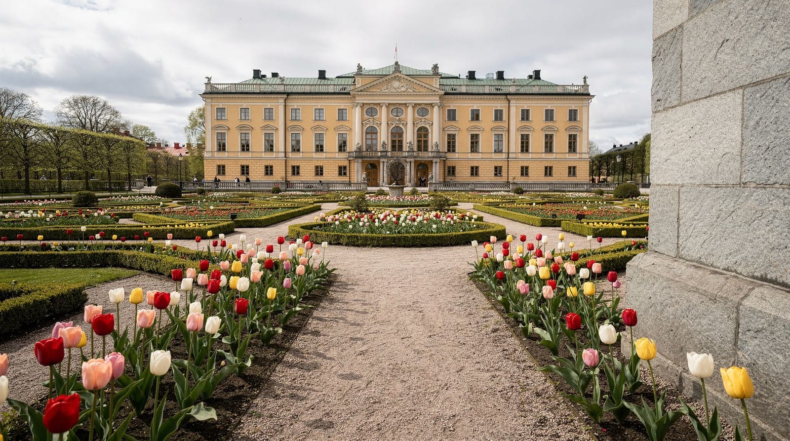 Stockholm royal palaces compared: which to visit and when — Side-by-side comparison of Stockholm's royal palaces — Royal Palace, Drottningho