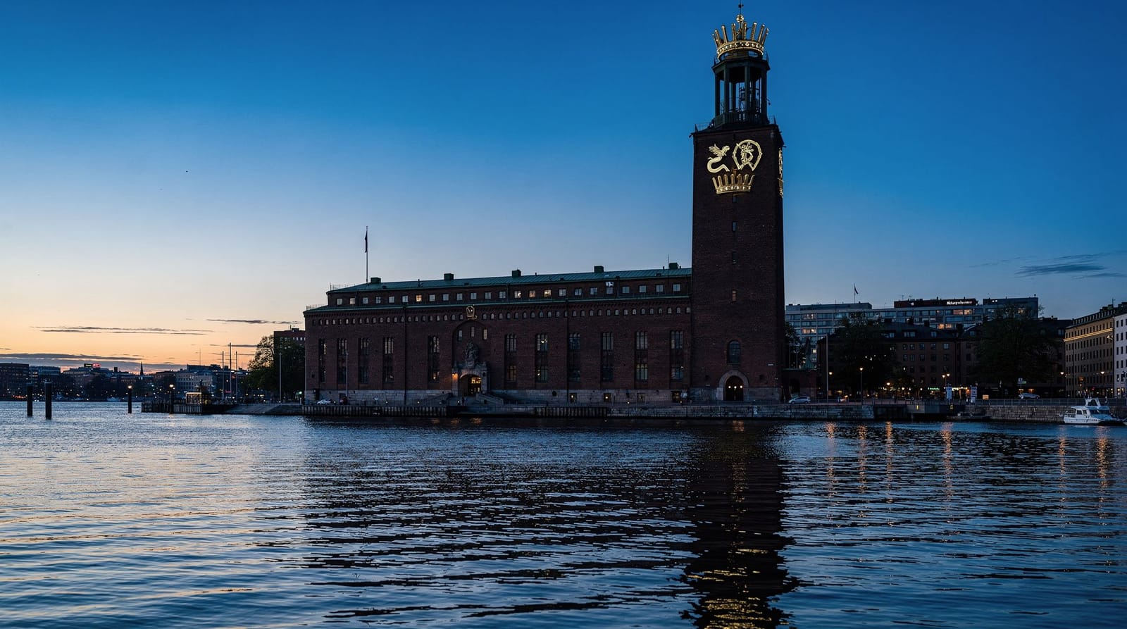 Stockholm City Hall guide: the Nobel Banquet building and tower views — Guide to Stockholm's Stadshuset: guided tour times, the Nobel Banquet Blue Hall,