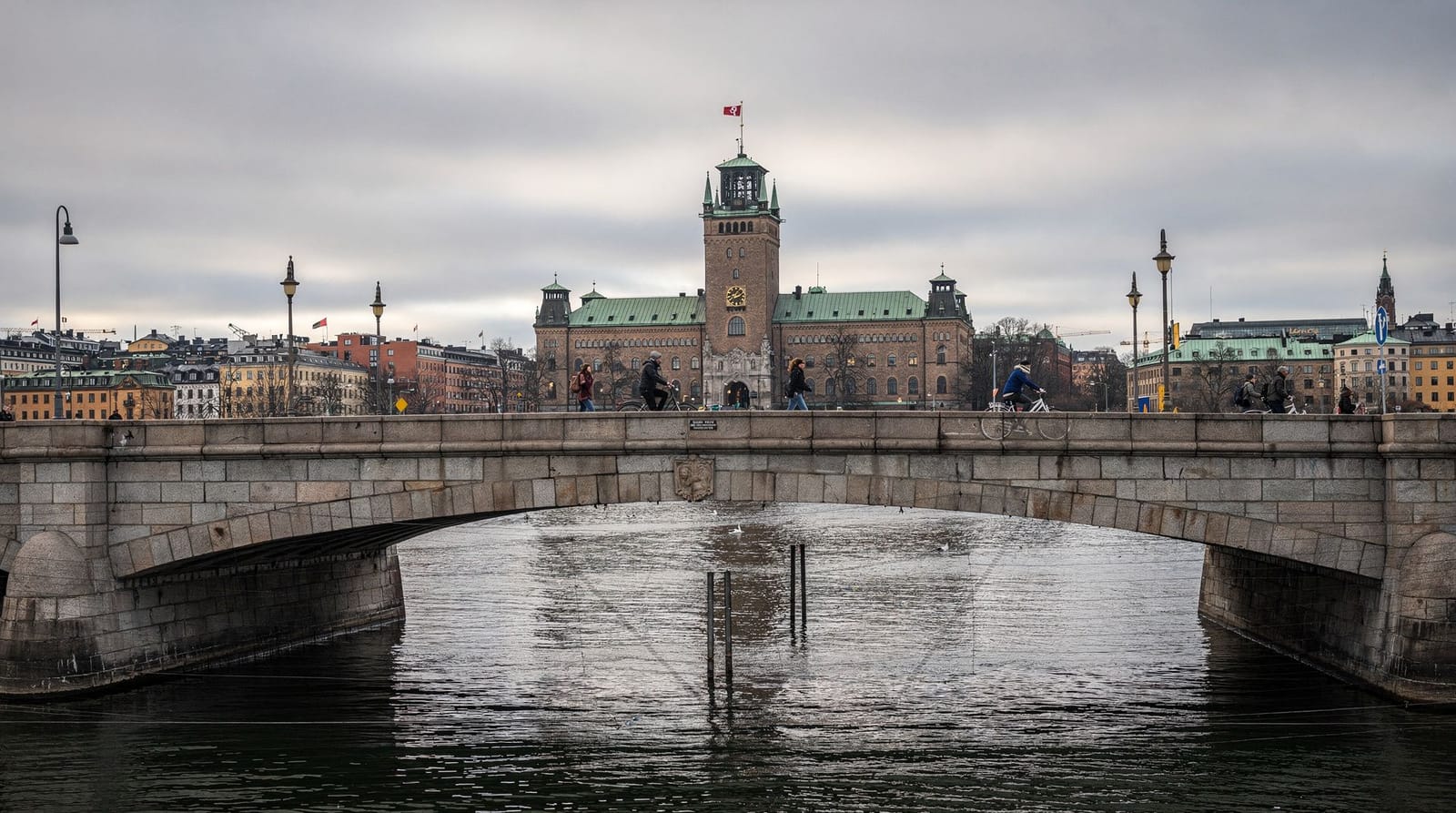 Walking tour vs bus tour in Stockholm: which is right for you? — Honest comparison of walking tours vs bus (hop-on hop-off) tours in Stockholm: c
