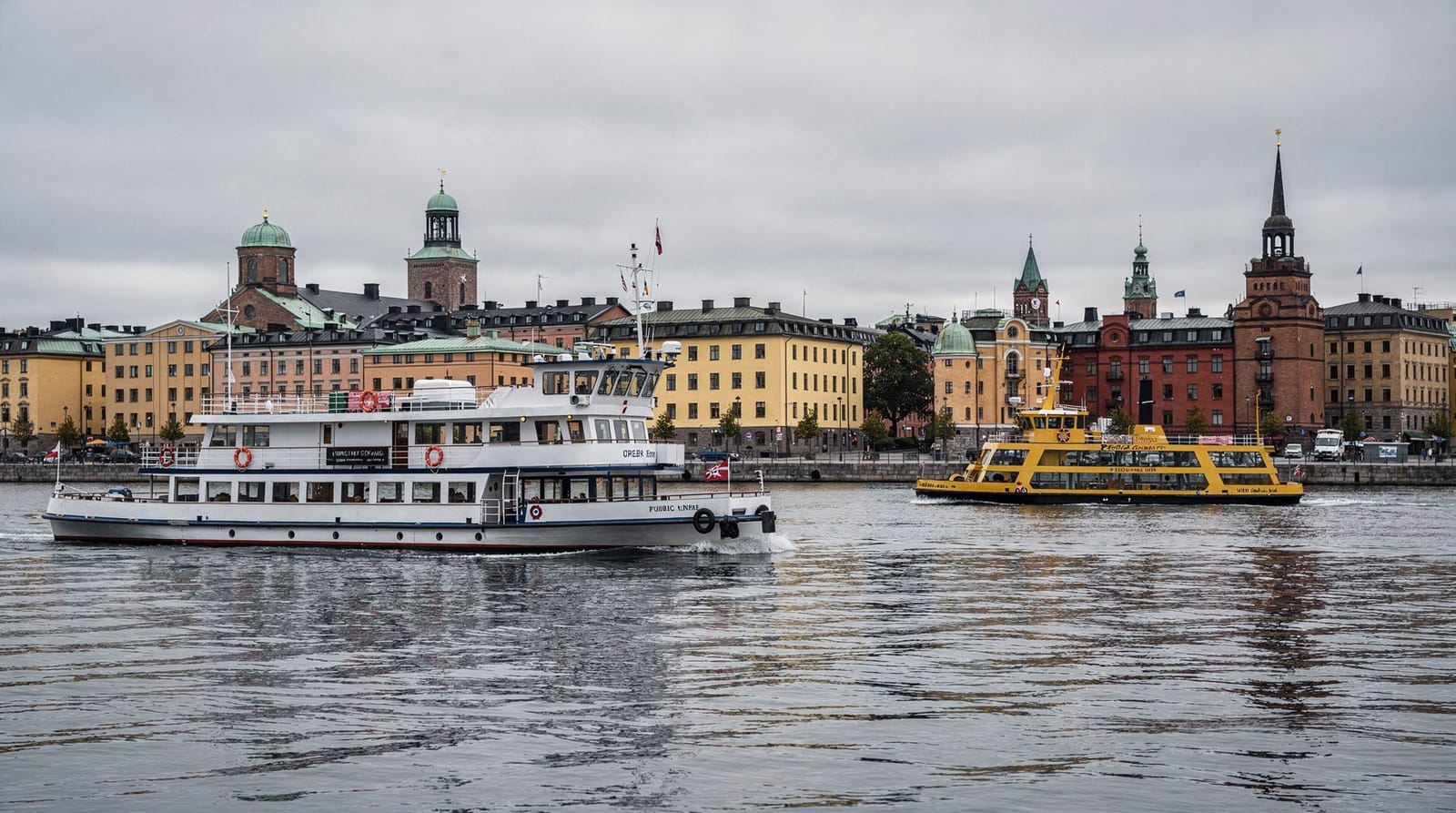 Strömma vs Waxholmsbolaget: which archipelago ferry should you take? — Honest comparison of Strömma Cinderella and Waxholmsbolaget for visiting the Sto