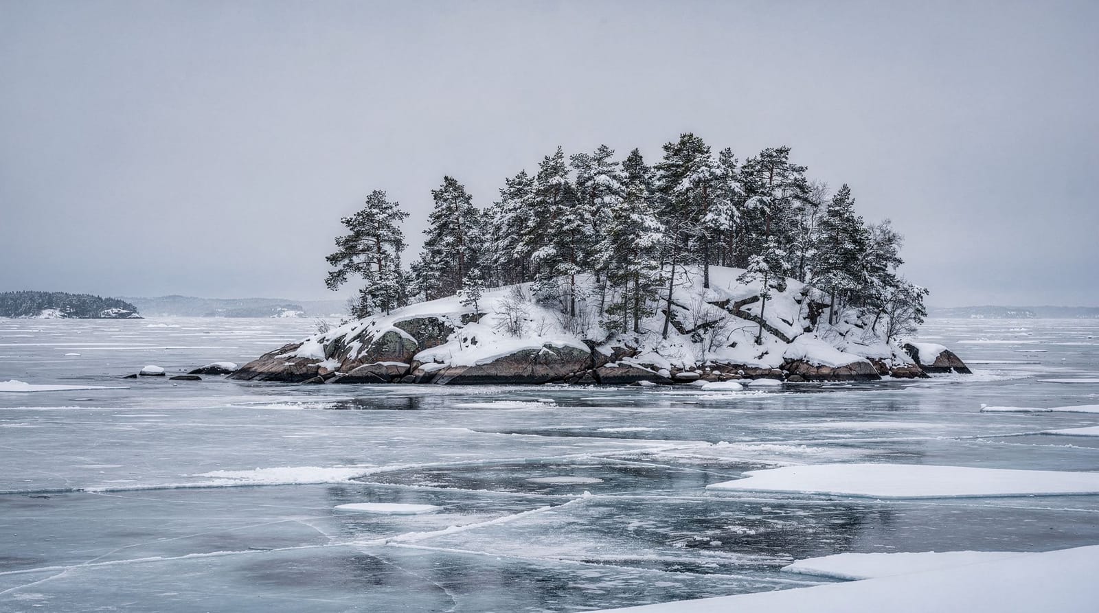 Stockholm archipelago in winter: frozen islands and sauna culture — Guide to the Stockholm archipelago in winter: what changes, which islands are ac